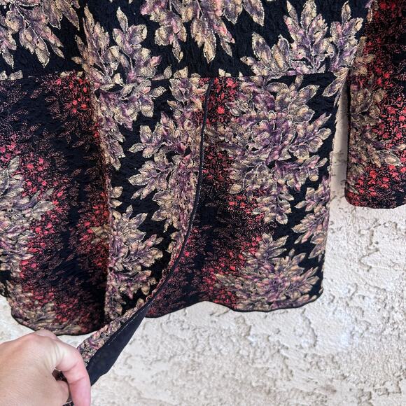 Coldwater Creek Stretch Textured Overlap Waist Top Black Floral Size Small - Picture 4 of 5